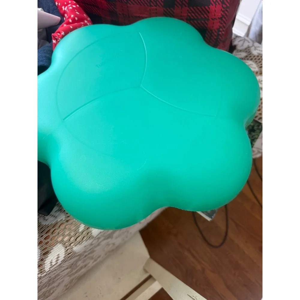 Tupperware vintage flower